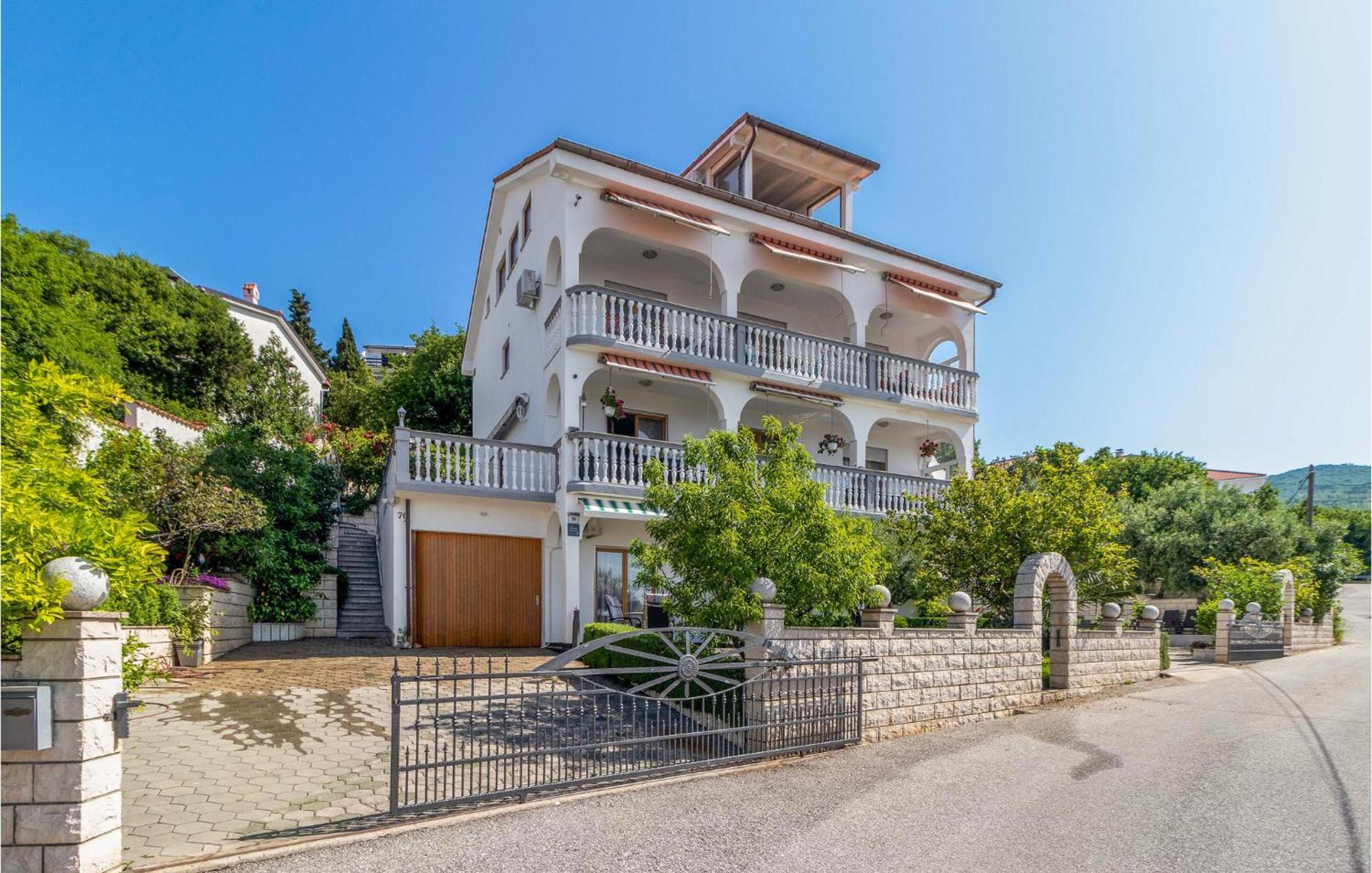 1 Bedroom Cozy Apartment In Crikvenica Exterior foto