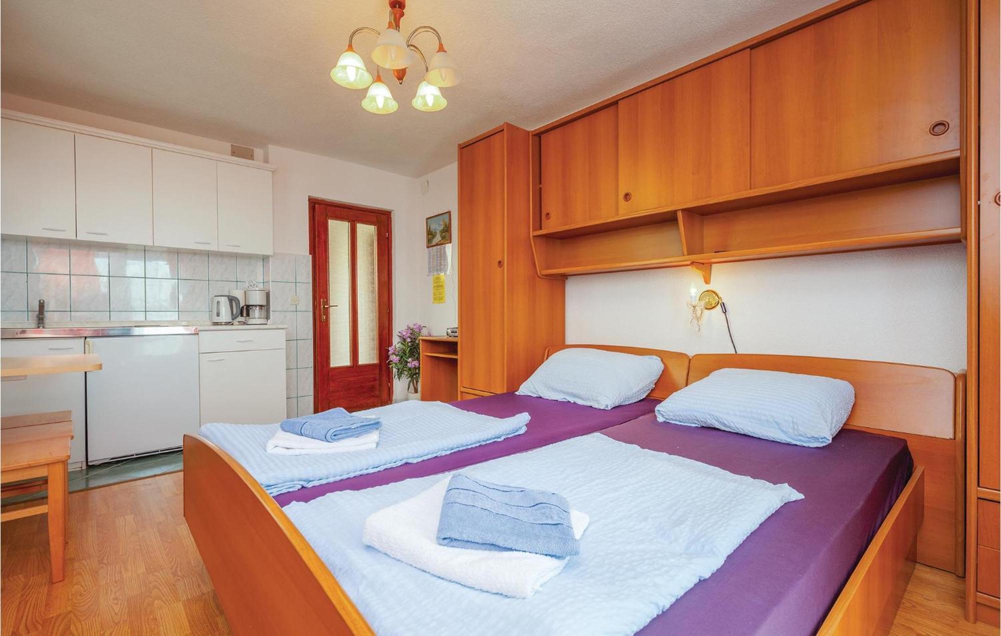 1 Bedroom Cozy Apartment In Crikvenica Exterior foto