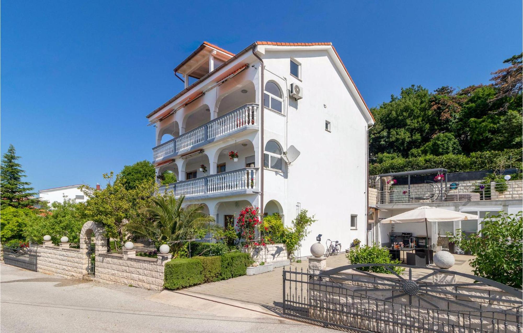 1 Bedroom Cozy Apartment In Crikvenica Exterior foto