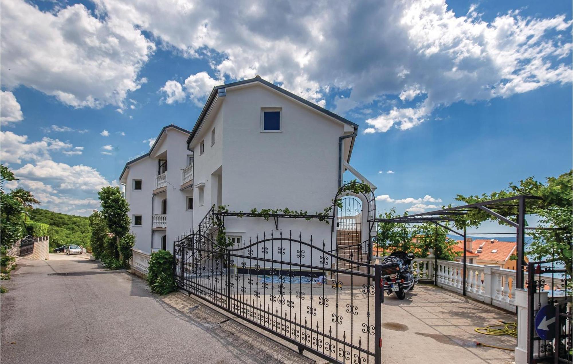 1 Bedroom Cozy Apartment In Crikvenica Exterior foto